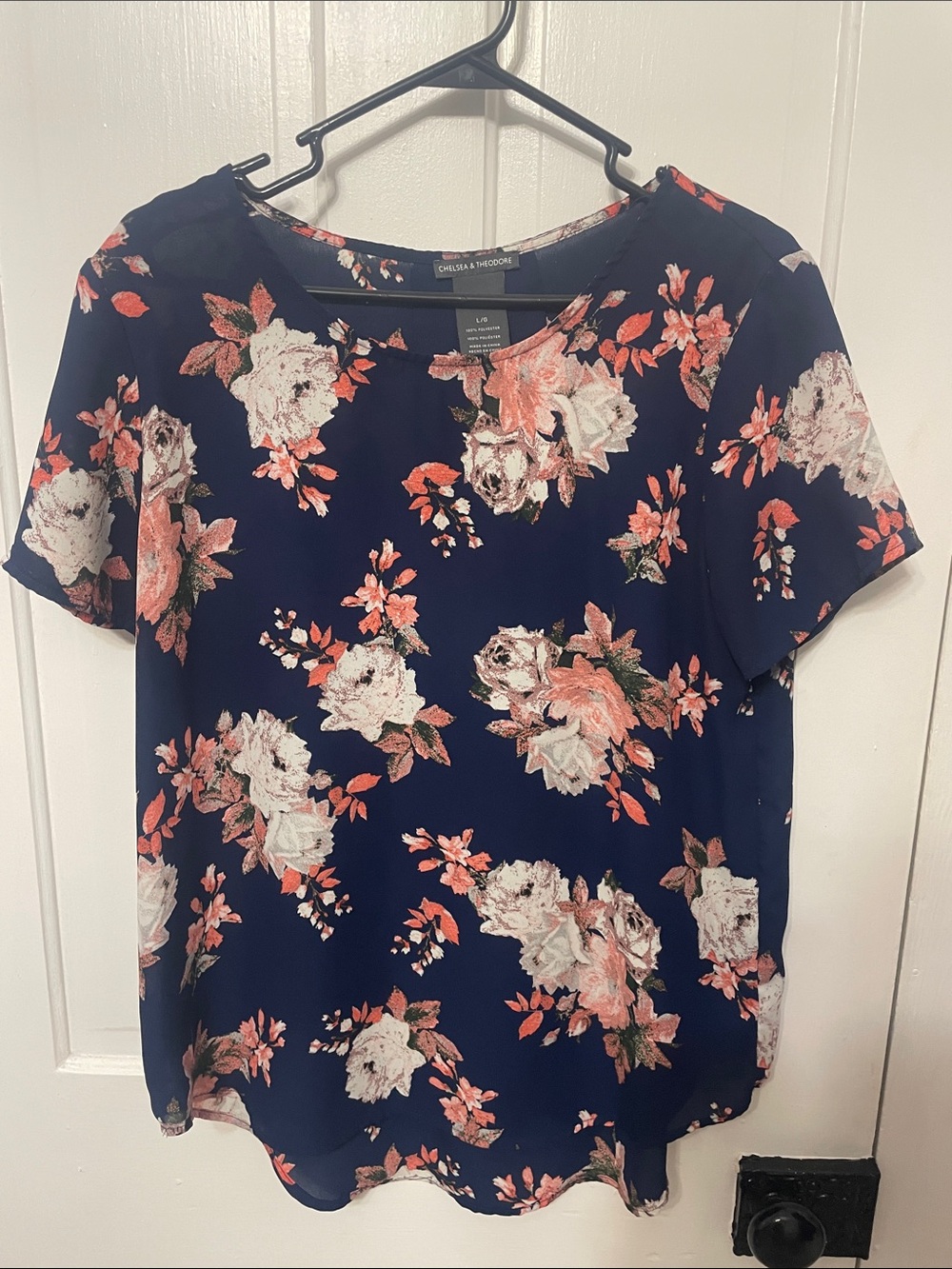 Chelsea & Theodore Navy Floral Short Sleeve Top with Coral & White Blooms